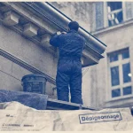 Entreprise de dépigeonnage : technicien nettoie et pose des protections anti-pigeons sur façade